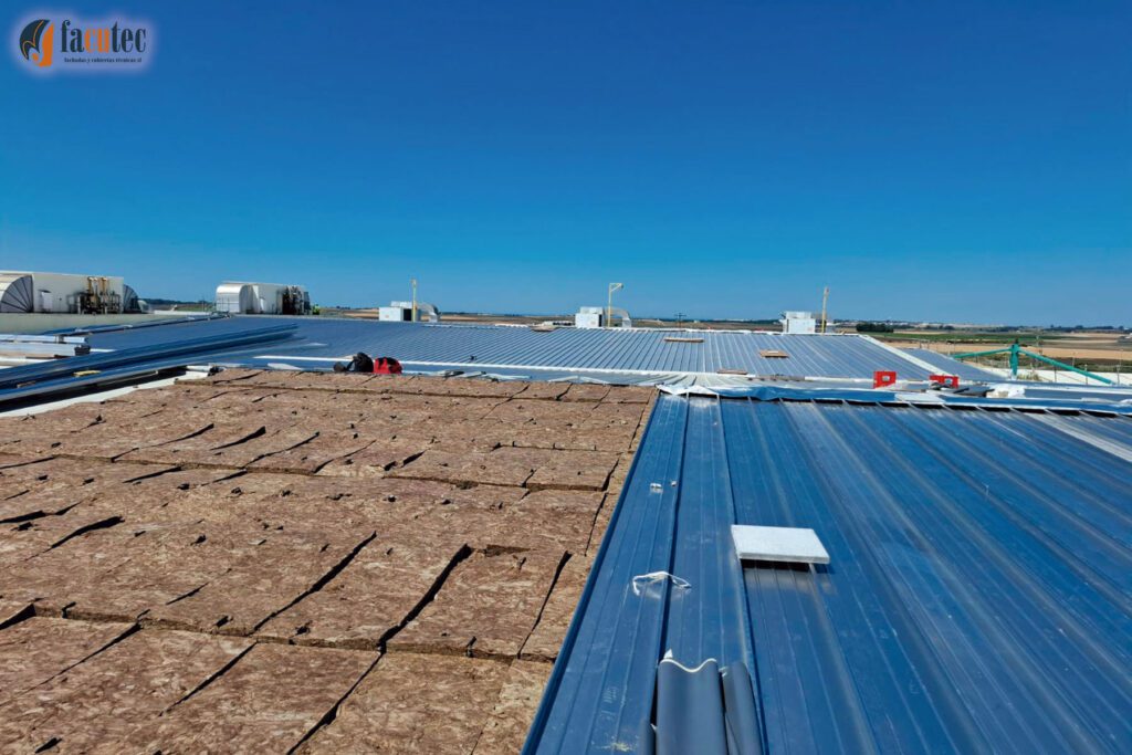 Instaladores de chapas y paneles sandwichs EUROPERFIL en Cádiz