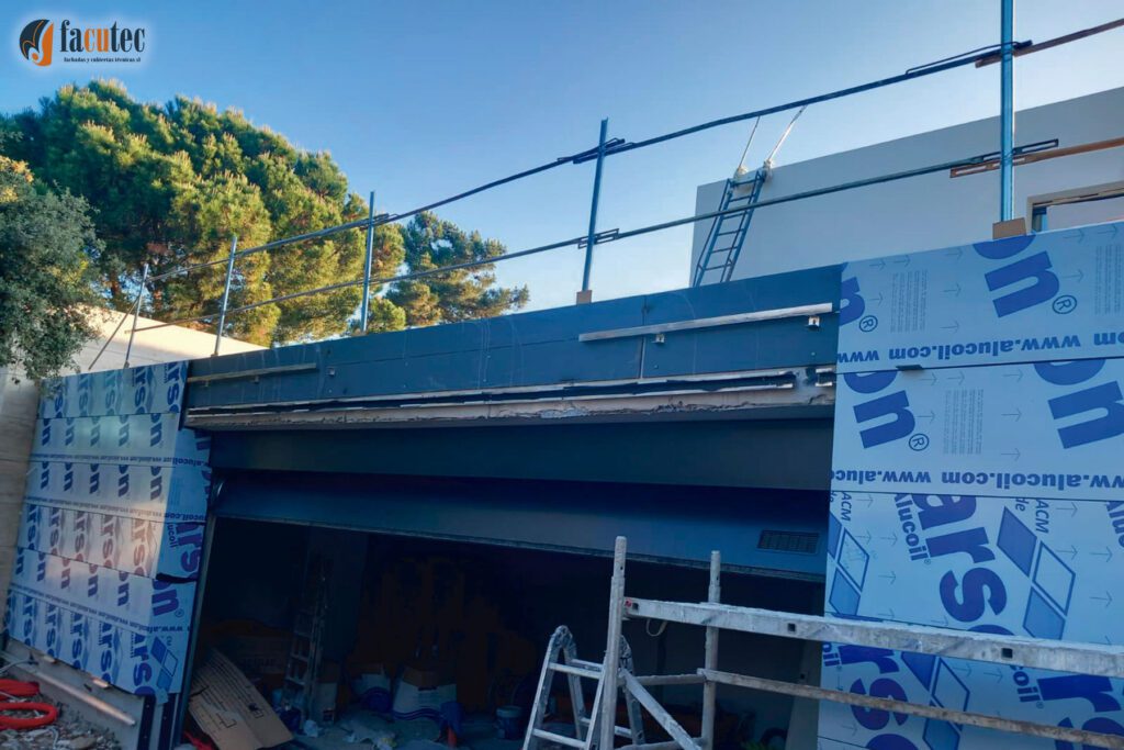 Instaladores de fachadas ventiladas de panel composite de aluminio ALUCOIL en Sevilla