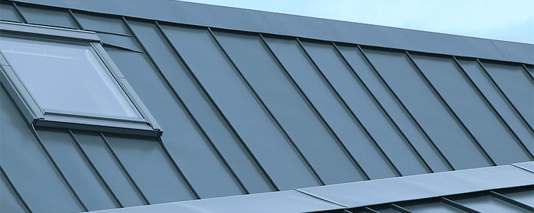 Instaladores de cubiertas engatilladas de zinc